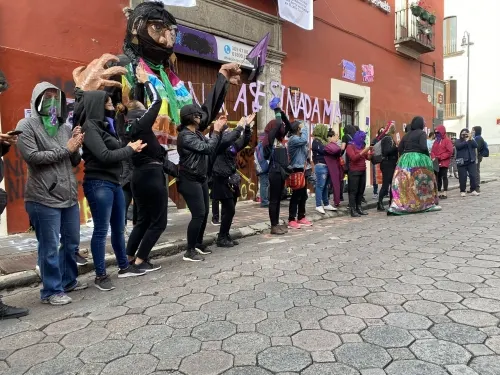 Grupos Feministas toman de manera simbólica las instalaciones de la CDH