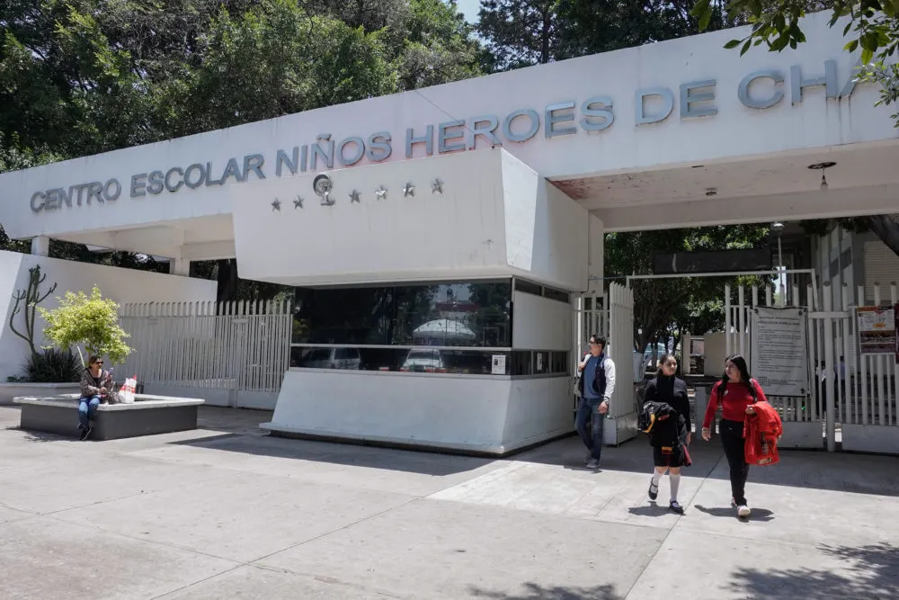 SEP Puebla analiza uso de detectores de metales en escuelas