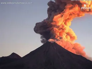 Volcán de Colima registra explosión