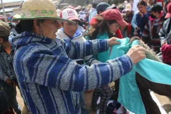Entrega Voluntariado del Congreso de Puebla ropa invernal como parte del programa “Un Invierno sin Frío”