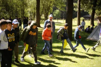 Nos nombramos, nos escuchamos, volamos: niñas y niños construyen la esperanza