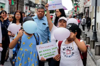 El Frente Nacional por la Familia se manifiesta contra los libros de texto gratuitos en Puebla