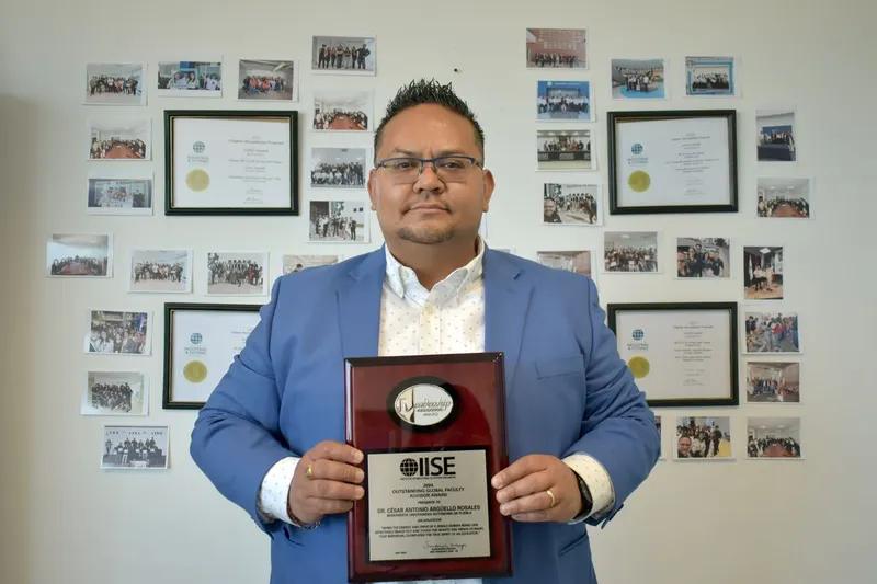 buap-cesar-antonio-arguello-rosales-global-outstanding-faculty-advisor-award