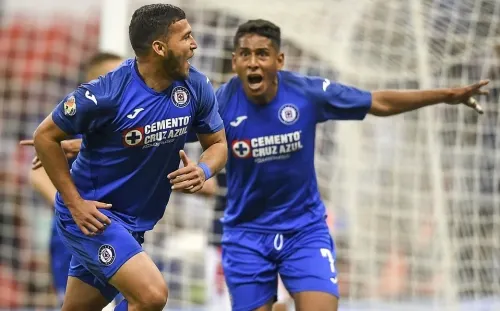 Con 10 hombres, Cruz Azul remontó y sacó un aplastante triunfo ante Pachuca