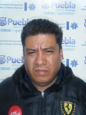 Elementos de SSPTM Puebla aseguran a un sujeto presuntamente por robo