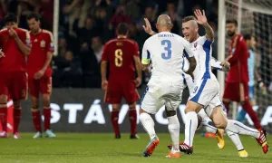 España cae contra Eslovaquia en eliminatorias para Francia 2016