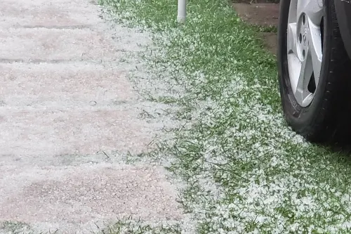 Granizada pinta de blanco las calles de la capital poblana; inundaciones afectan 25 vialidades