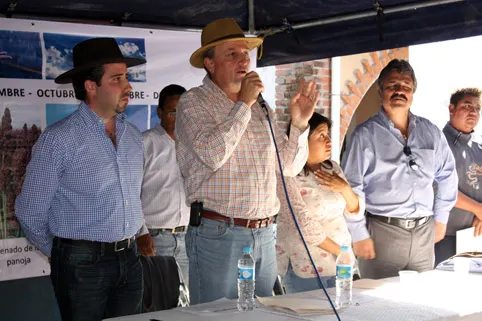 Asiste Rodrigo Riestra a informe de Hugo Alejo Domínguez