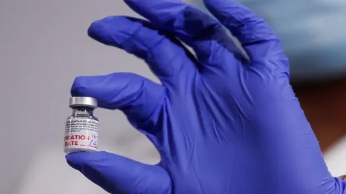 Farmacéutico arruinó vacunas COVID de Moderna por creer que provocan mutaciones en ADN