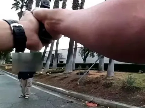 Joven finge tener un arma escondida para que policía le dispare