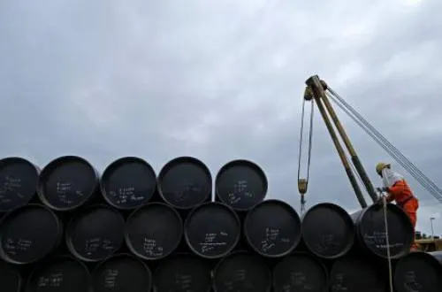Petroprecios rebotan desde mínimos de un mes