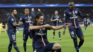 Vuelve Cavani a festejar al estilo ?sniper?