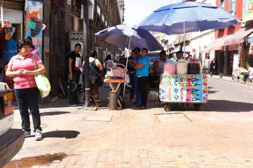 Comercios establecidos empiezan a cerrar debido a ambulantes