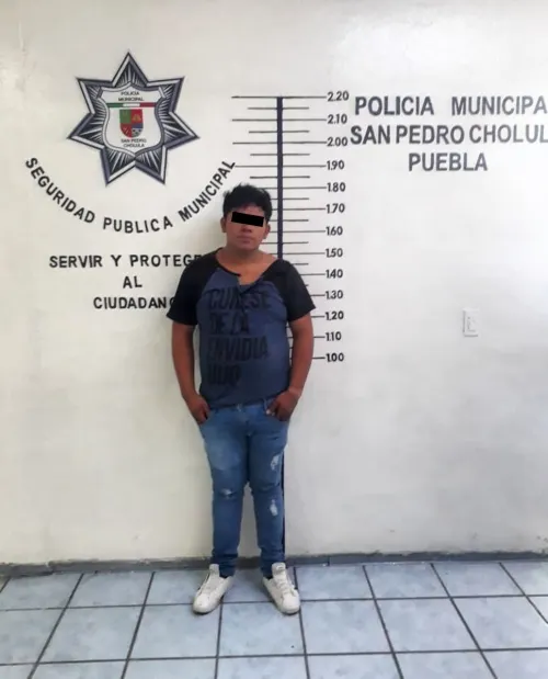 Recupera policía de San Pedro Cholula otro auto robado; hay un detenido