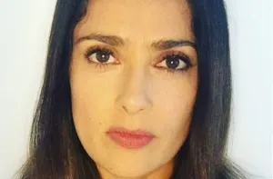 Pide Salma Hayek a Puebla y Veracruz no olvidar a víctimas de lluvias