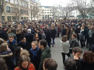 Desalojan 6 colegios en París por amenazas de bomba