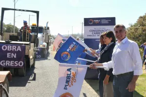 Gali da banderazo a la obra de conservación de la carretera Cholula-Paso de Cortés