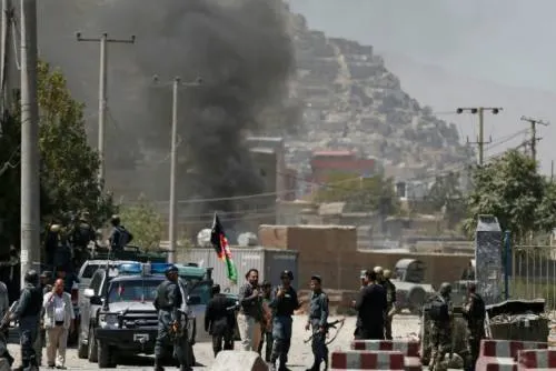 Doble atentado suicida en Kabul deja 22 muertos y decenas de heridos