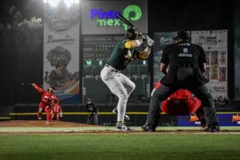 Pericos peleó hasta el final, pero de nueva cuenta cayó en casa ante los Diablos Rojos de México