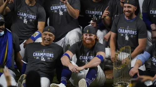 MLB abre investigación a Turner por violar protocolo en festejo de Dodgers