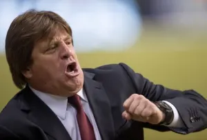 Ante crítica de Luis García, El Piojo defiende a jugadores del Tri