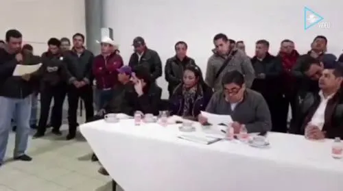 Graban a Barbosa en operación de acarreo para AMLO en Puebla