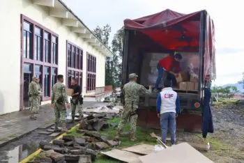 Ayuntamiento de Puebla entrega 2 mil despensas a familias damnificadas de Huauchinango
