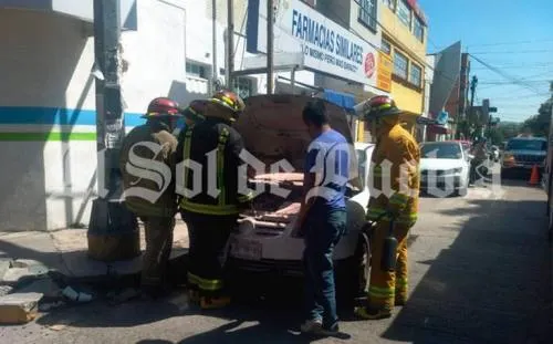 Se incendia vehículo en la colonia Chulavista