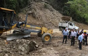 RMV supervisa apertura de carretera en Tlatlauquitepec
