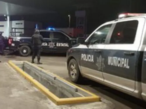 Abuelito de 86 años amenaza con una pistola a niños