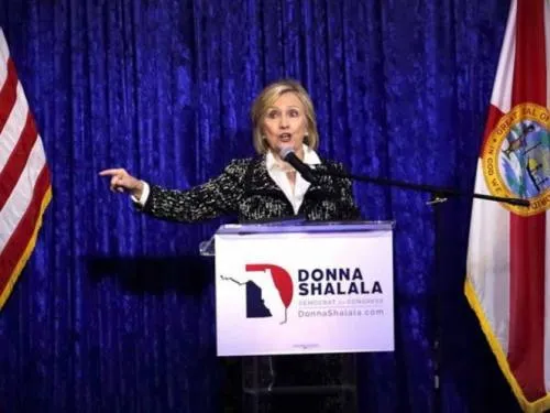 Clinton adjudica envío de bombas a polarización política