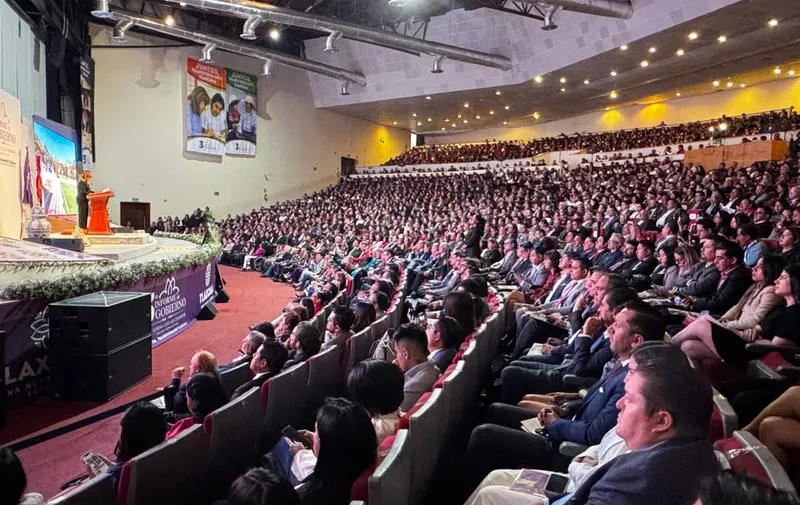 El gobernador electo de Puebla, Alejandro Armenta Mier, estuvo presente en el tercer informe de labores de la gobernadora de Tlaxcala, Lorena Cuéllar Cisneros