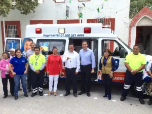 RMV entrega ambulancia y mototractores en Tochtepec