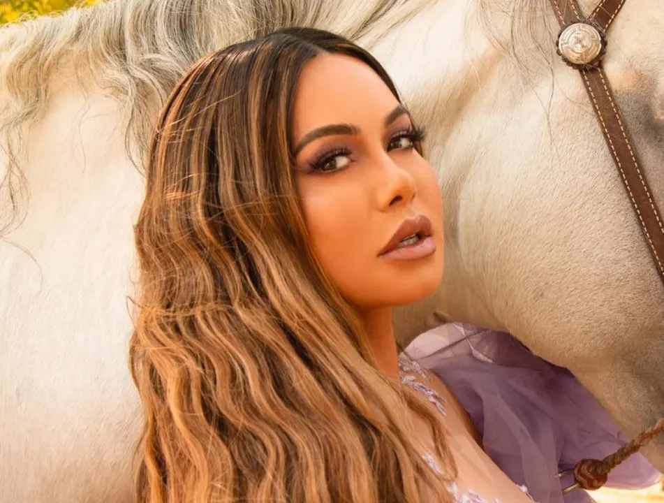 Chiquis Rivera se viraliza al supuestamente insinuar que su madre está viva