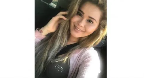Critican a “Gomita” por el extraño aspecto de sus glúteos
