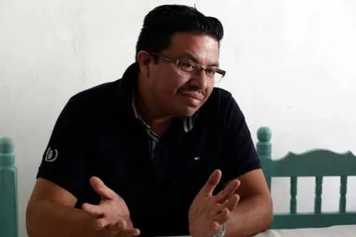 Oficial, Eric Cotoñeto renuncia al PRD para irse con AMLO