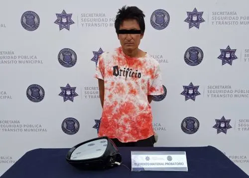 Detienen fuerzas municipales de Puebla a persona por robo de autopartes