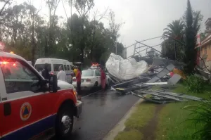 Multan a empresa de espectacular que cayó en Forjadores