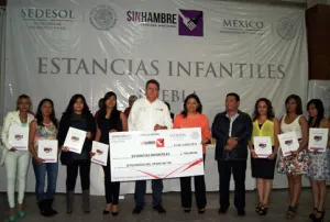 Entrega Sedesol convenios de Estancias Infantiles para 2014