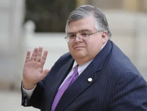 Agustín Carstens presenta su renuncia al Banco de México