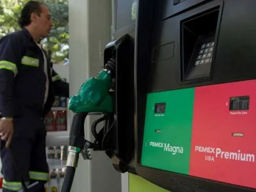 Para hoy y mañana bajan un centavo la gasolina Premium y el diésel