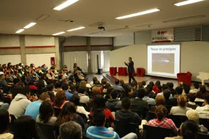 Rafael Ayala motiva a la Umad con amena charla