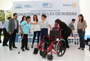 Dona SMDIF sillas de ruedas a 80 personas?