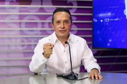 Carlos Joaquín exhorta a cuidarnos más para hacer frente a la pandemia