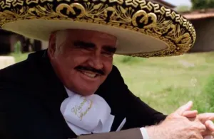 Chente lanza otro video en apoyo a Hillary