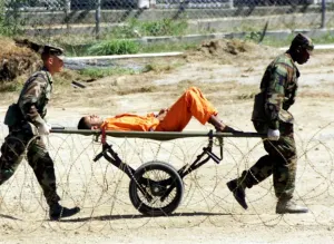 Mantienen huelga 92 reos de Guantánamo