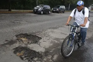 Unas 36 brigadas del ayuntamiento taparán los baches de la capital
