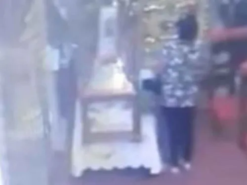 ¡Indignante! Mujer roba limosnas en iglesia de Puebla
