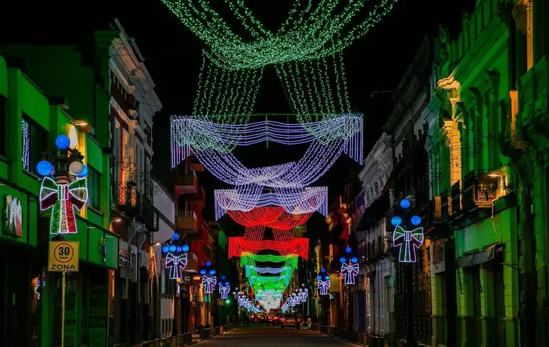 ayuntamiento-puebla-encendido-luces-fiestas-patrias