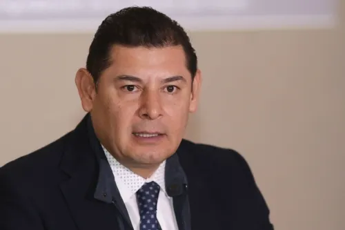 Armenta a favor de encuesta abierta en Morena